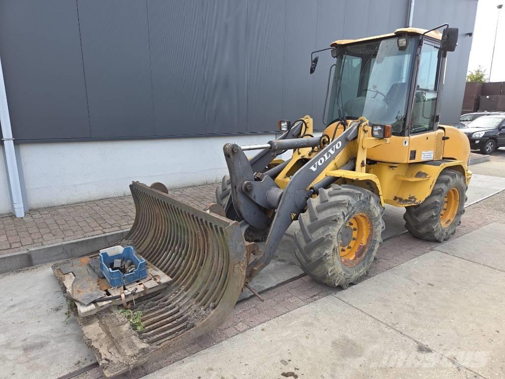 Volvo L 30 B لوادر بعجل