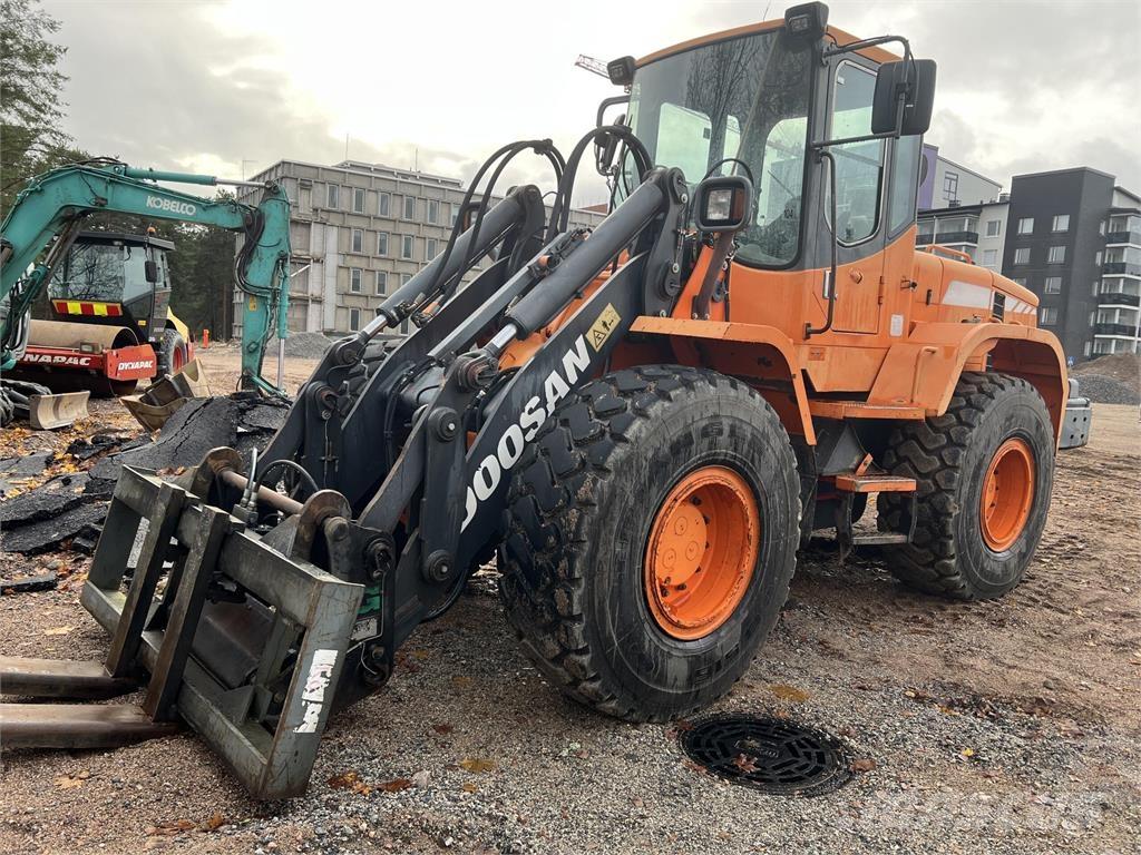 Doosan DL 200 لوادر بعجل