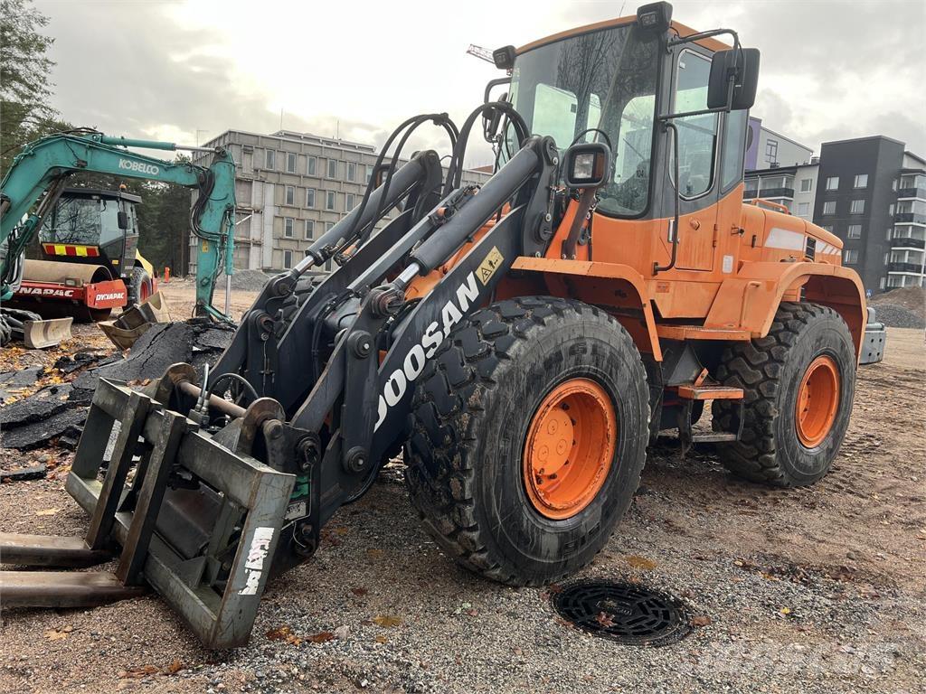 Doosan DL 200 لوادر بعجل