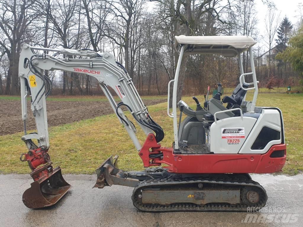 Takeuchi TB 225 حفارات صغيرة أقل من 7 طن (حفارات صغيرة)