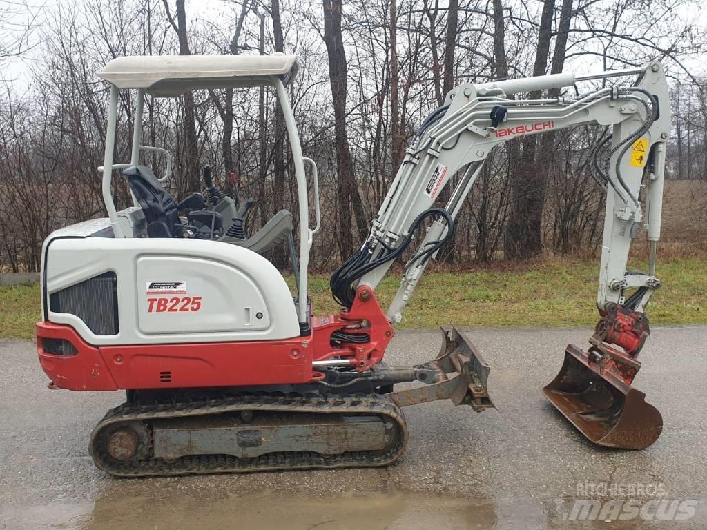 Takeuchi TB 225 حفارات صغيرة أقل من 7 طن (حفارات صغيرة)