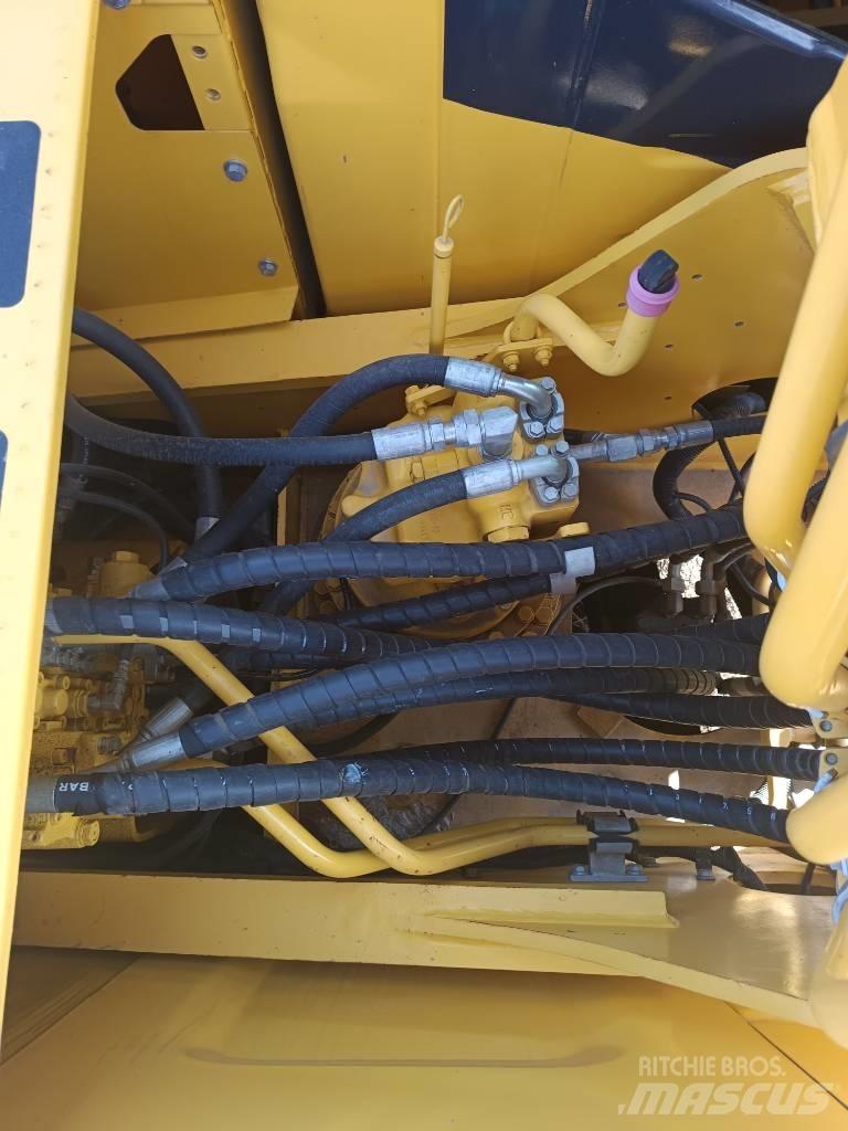 Komatsu PC 200 حفارات زحافة
