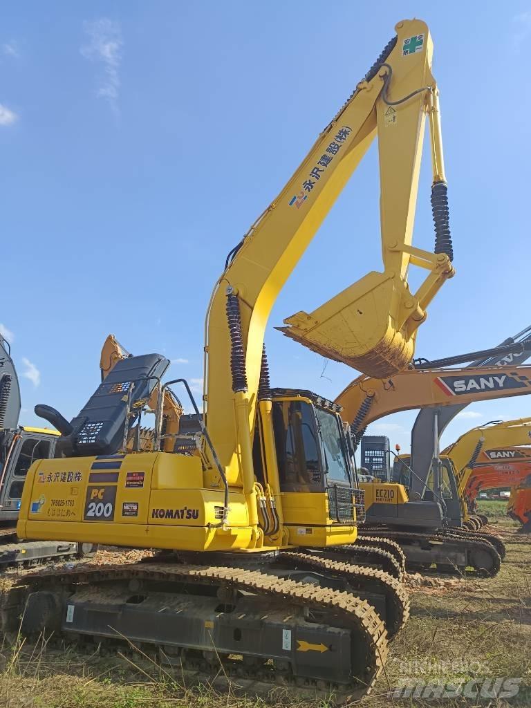 Komatsu PC 200 حفارات زحافة