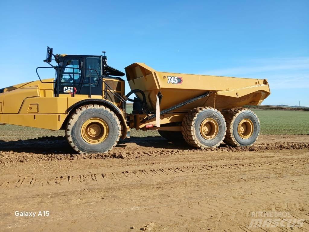 CAT 745 ساحبات مفصلية