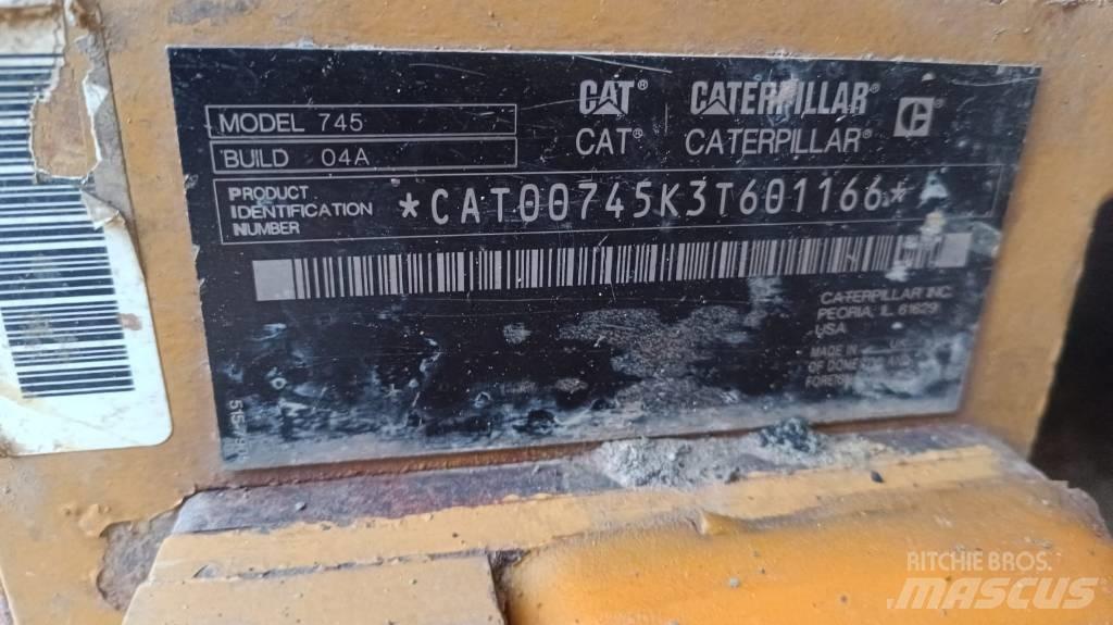 CAT 745 ساحبات مفصلية