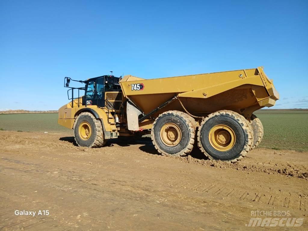 CAT 745 ساحبات مفصلية