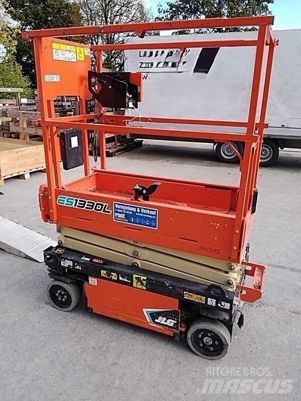 JLG ES 1330 L رافعات مقصية الشكل