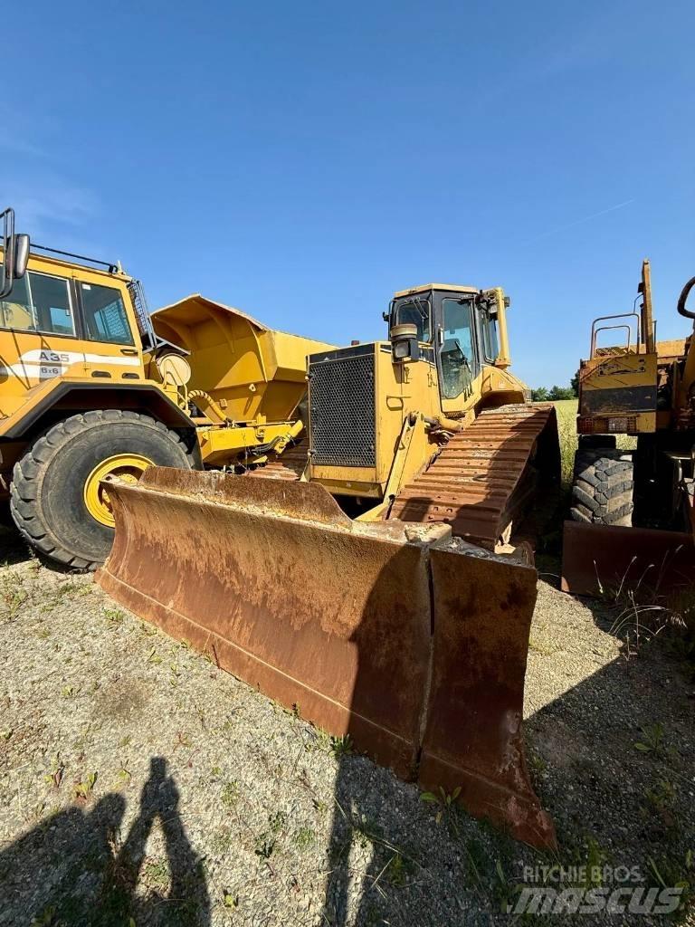 CAT D 6 M LGP بلدوزرات مجنزرة