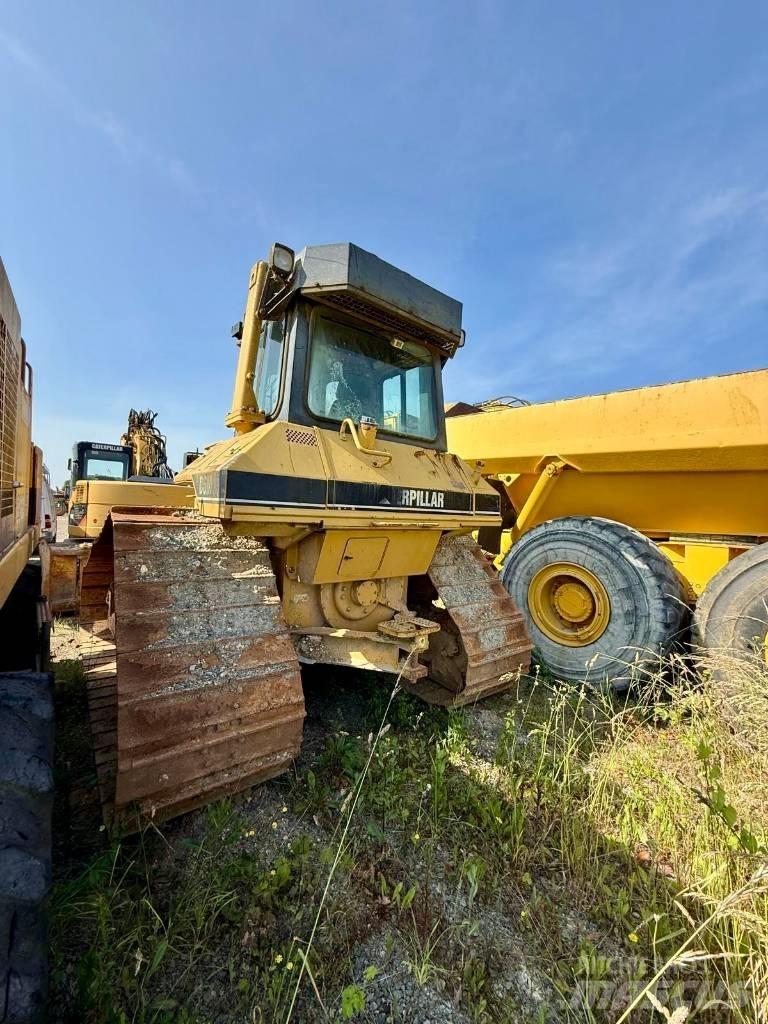 CAT D 6 M LGP بلدوزرات مجنزرة