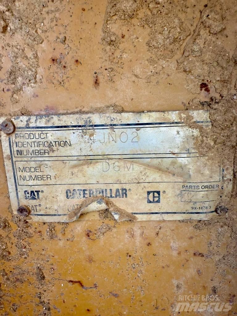 CAT D 6 M LGP بلدوزرات مجنزرة