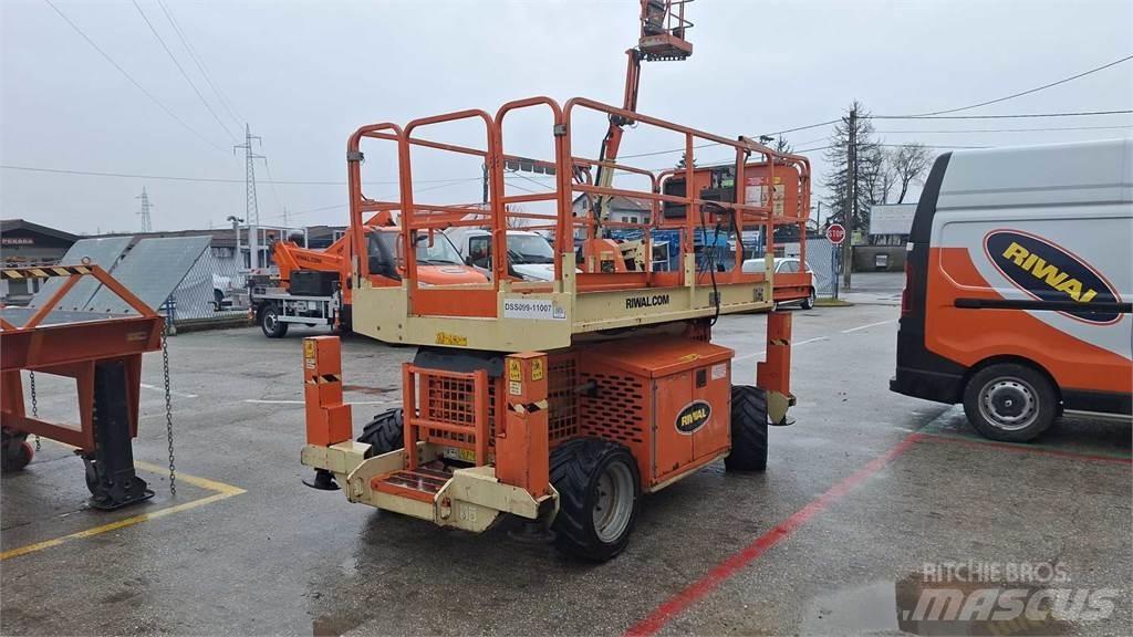 JLG 260MRT B رافعات مقصية الشكل