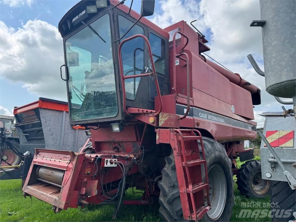 Case IH 1680 Axial حصادات