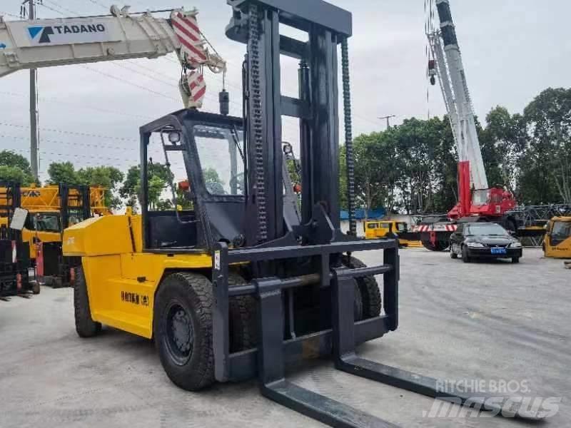 Komatsu FD 160 شاحنات الديزل