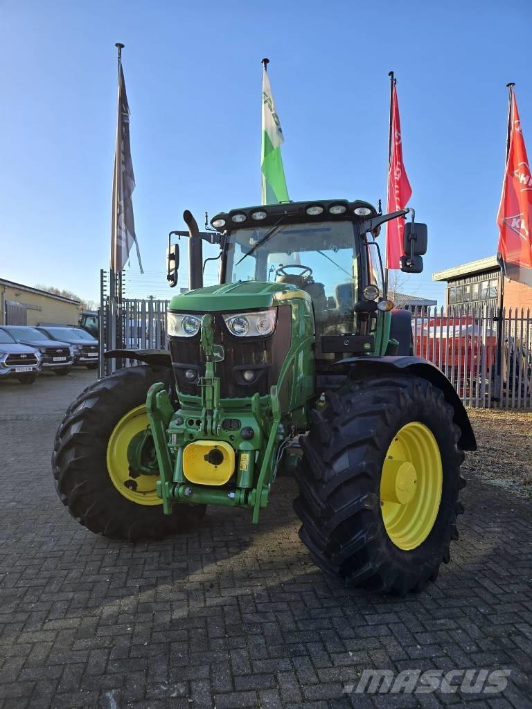 John Deere 6145 R الجرارات