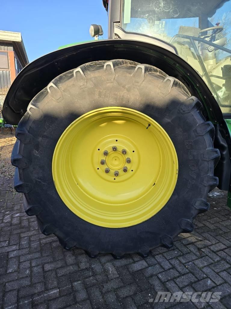 John Deere 6145 R الجرارات
