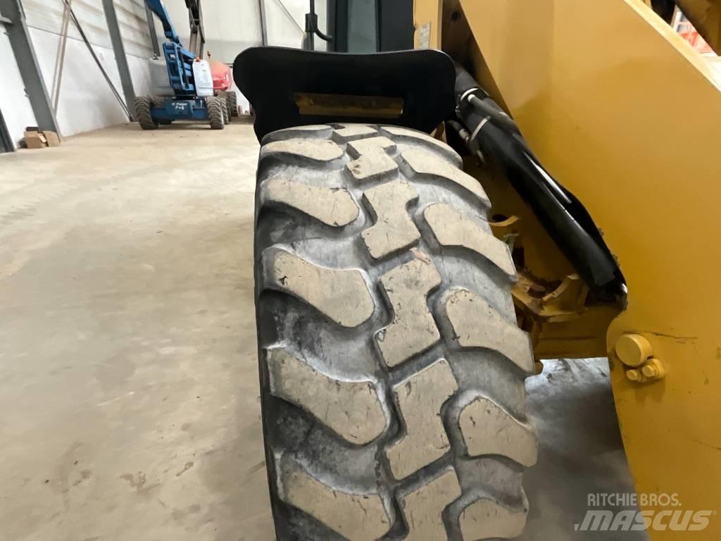 CAT 908 H لوادر بعجل