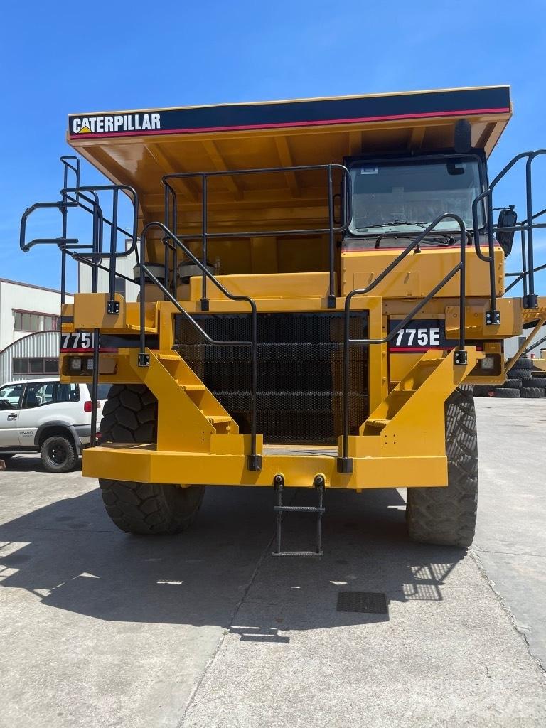 CAT Dumper 775E شاحنات المخلفات الصلبة