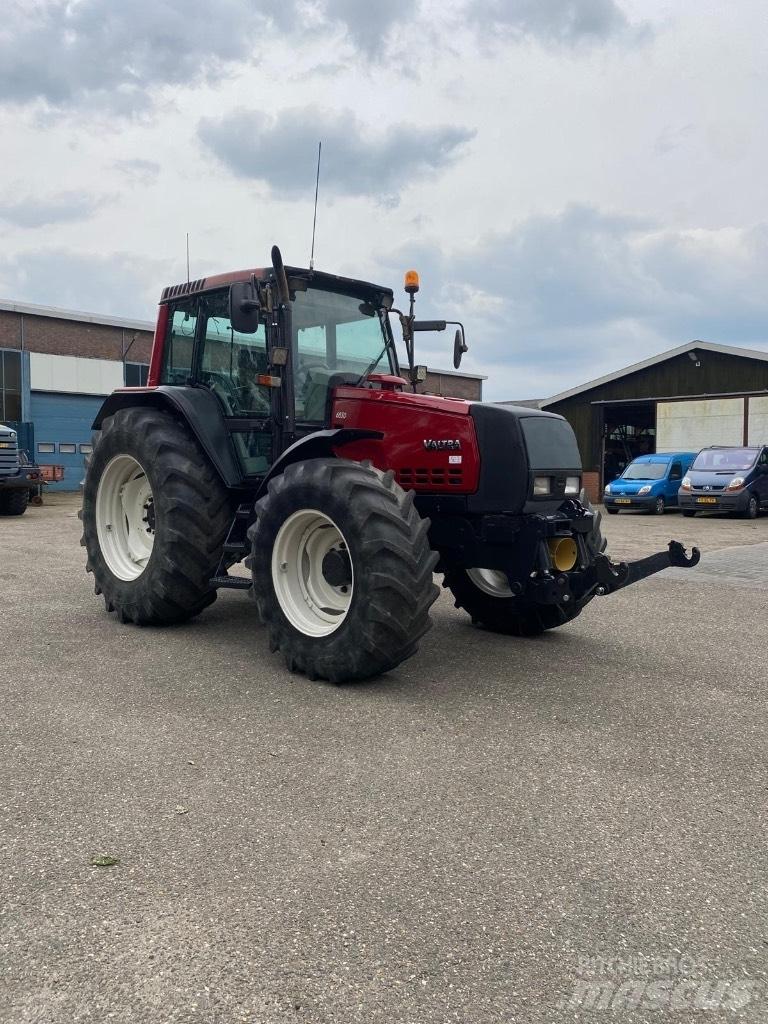 Valtra 6850 الجرارات