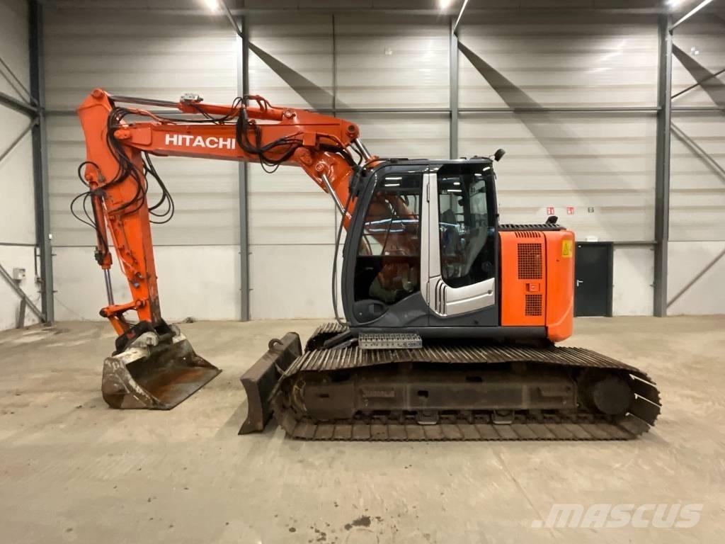 Hitachi ZX 135 US-3 حفارات زحافة