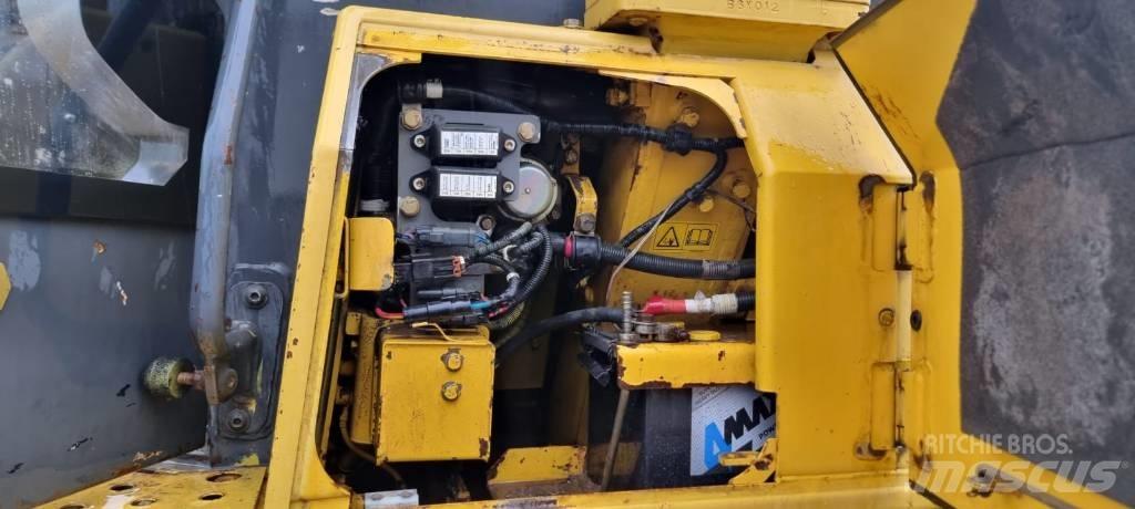 Komatsu D 61 EX-15 بلدوزرات مجنزرة