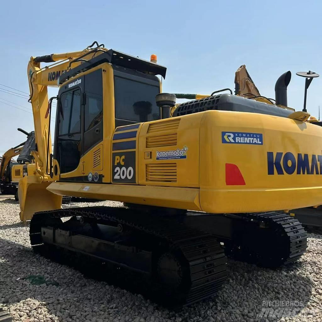 Komatsu PC 200-8 حفارات زحافة