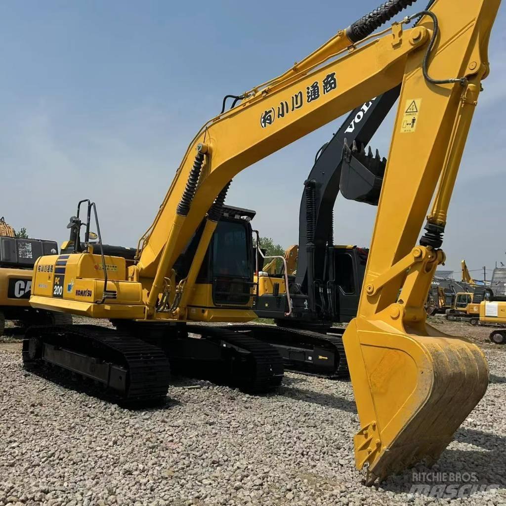 Komatsu PC 200-8 حفارات زحافة