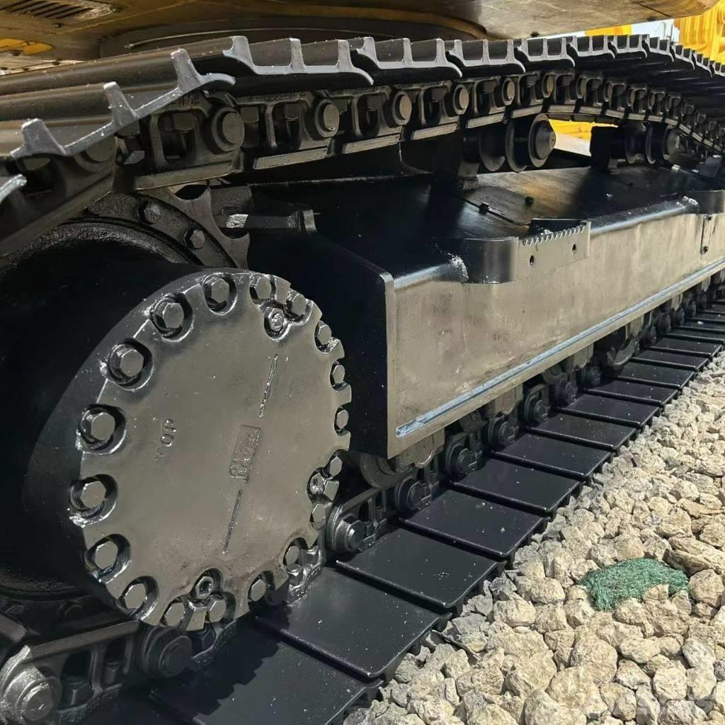 Komatsu PC 200-8 حفارات زحافة