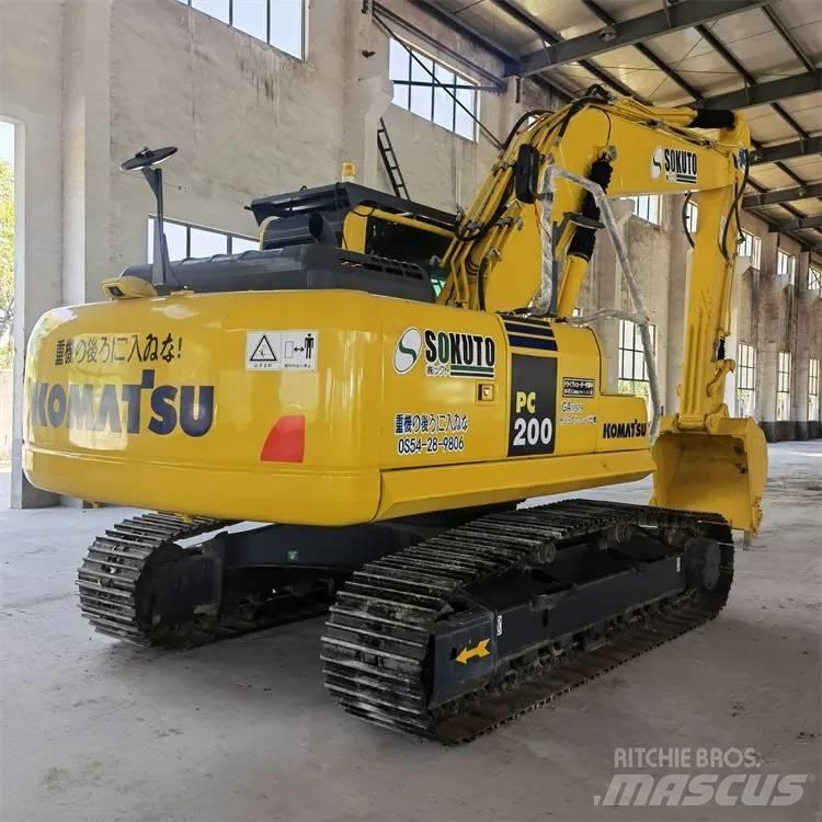 Komatsu PC200-8 حفارات زحافة