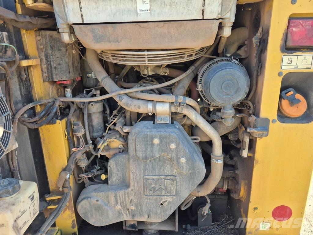 CAT 249 D لوادر انزلاقية التوجيه