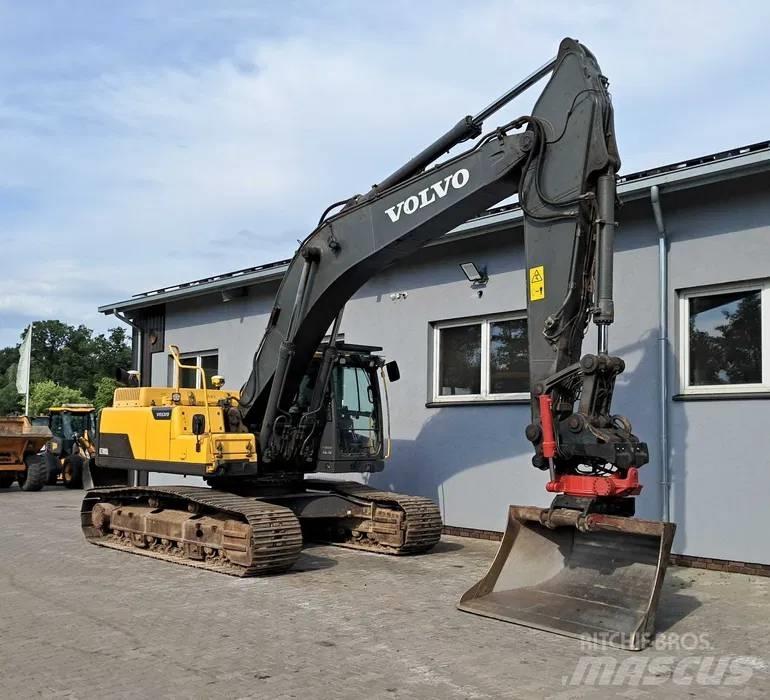 Volvo EC 300 D L حفارات زحافة