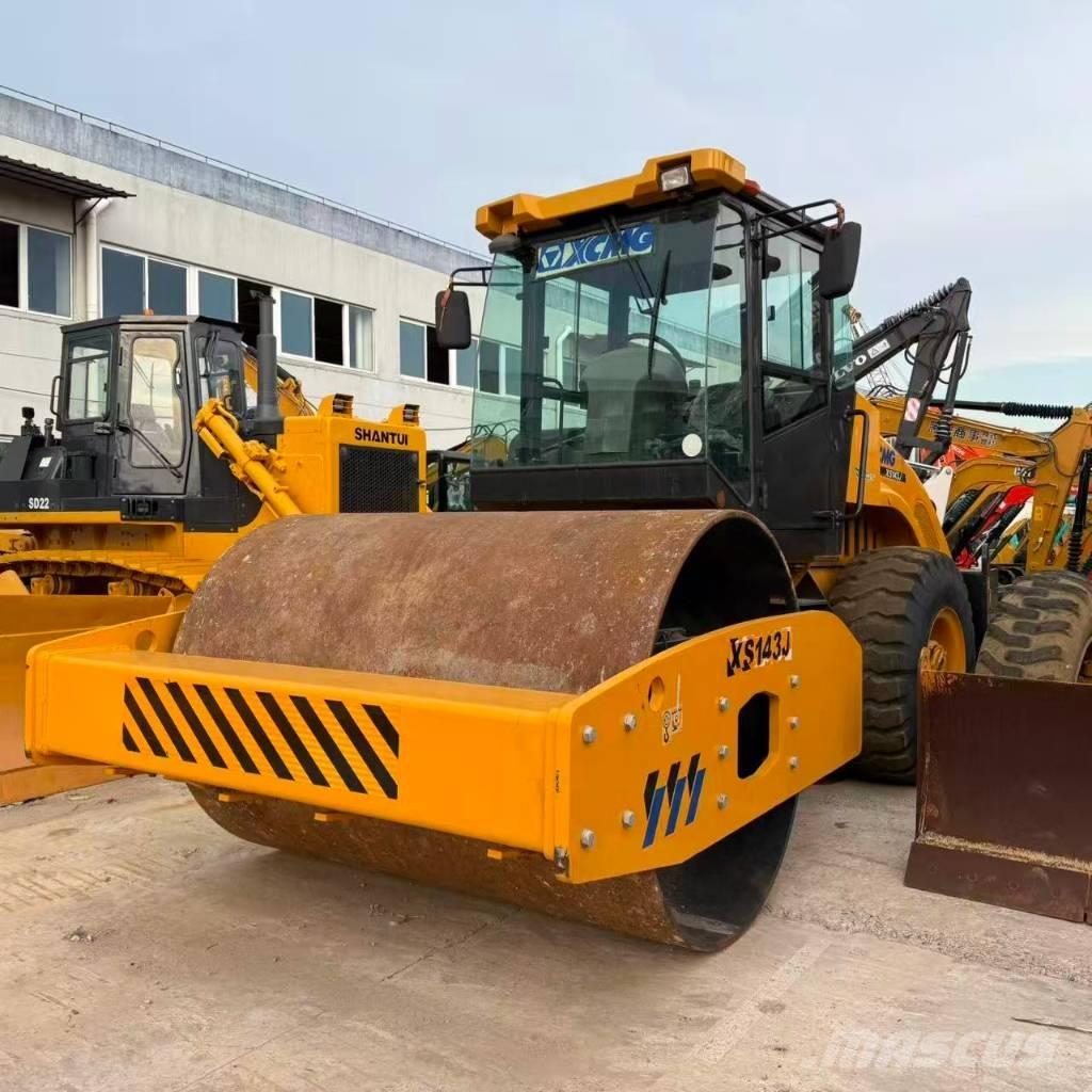 XCMG XS143J مداحل أحادية الأسطوانة