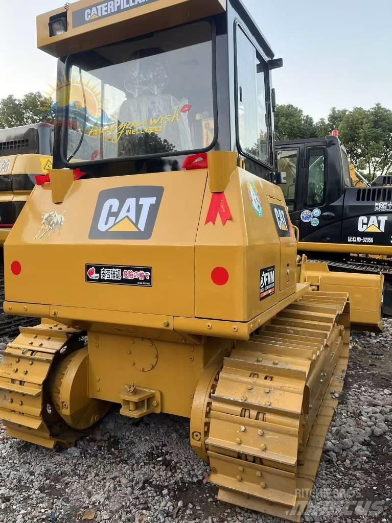 CAT D 5 K LGP بلدوزرات مجنزرة