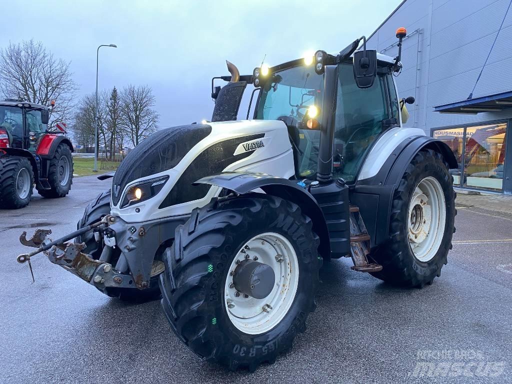 Valtra T 254 V الجرارات