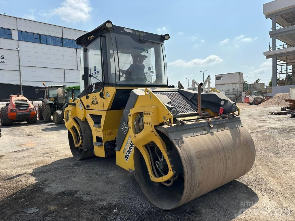 Bomag BW 154 AD-5 مداحل ثنائية الاسطوانة
