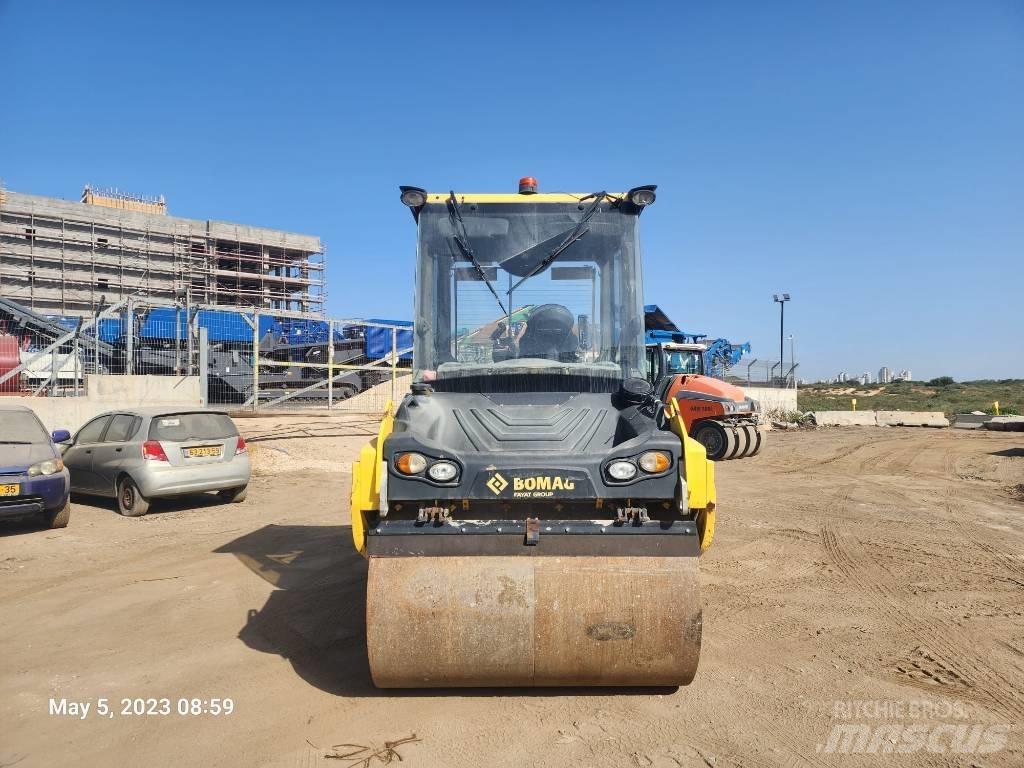 Bomag BW 154 AD-5 مداحل ثنائية الاسطوانة