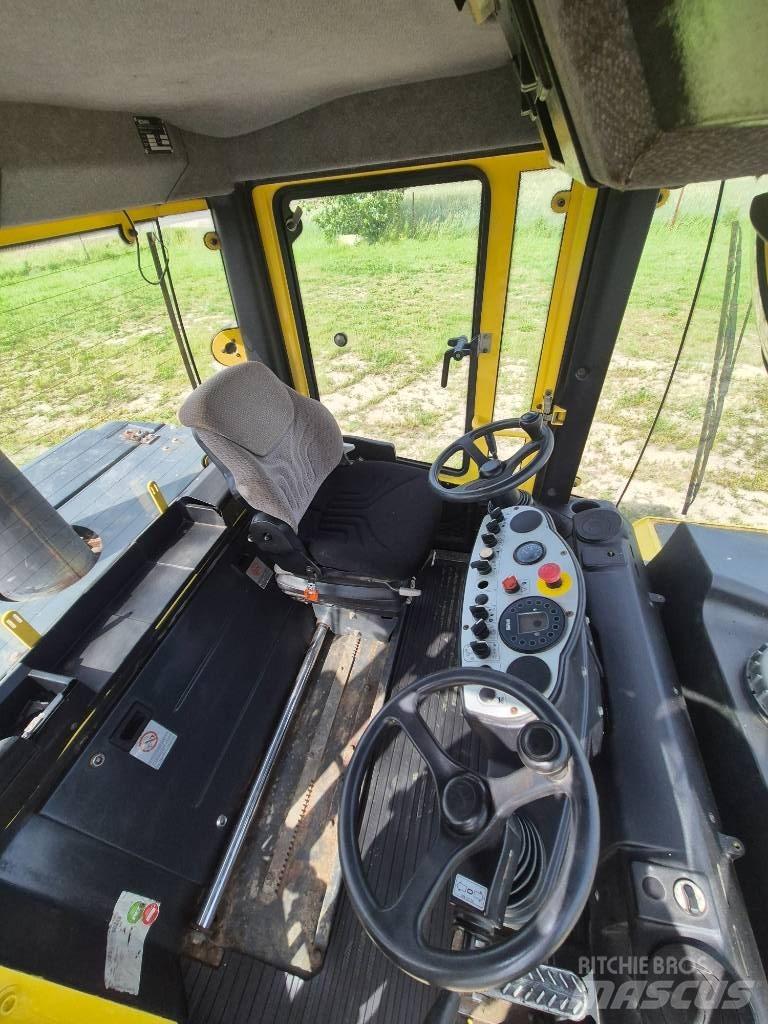 Bomag BW 24 R H مداحل ذات إطارات هوائية