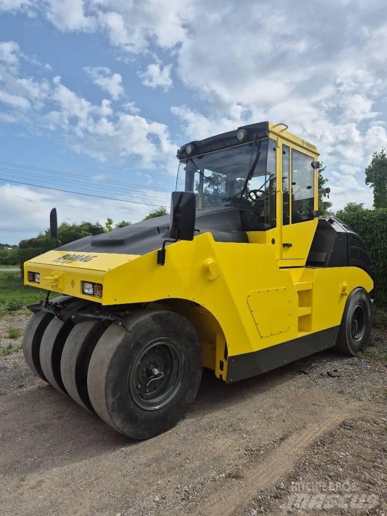Bomag BW 24 R H مداحل ذات إطارات هوائية