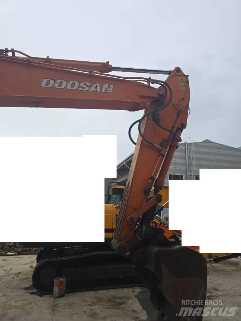 Daewoo Solar 210 W V حفارات بعجل