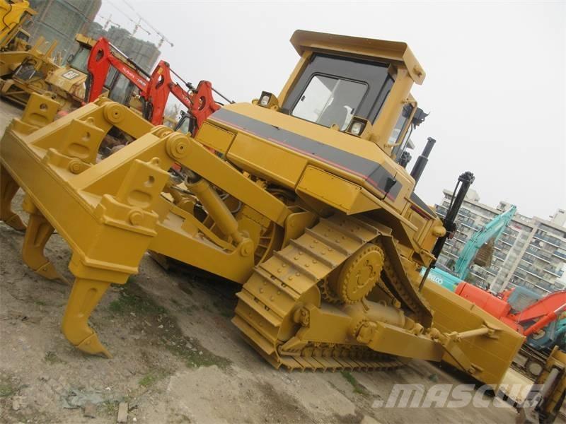 CAT D 8 R بلدوزرات مجنزرة