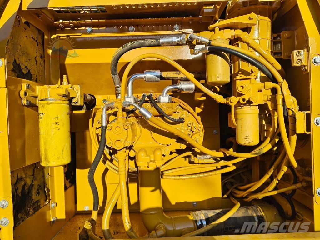 CAT 325 C حفارات زحافة