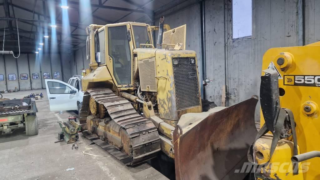 CAT D5 FOR PARTS بلدوزرات مجنزرة