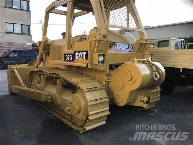 CAT D 7 G بلدوزرات مجنزرة