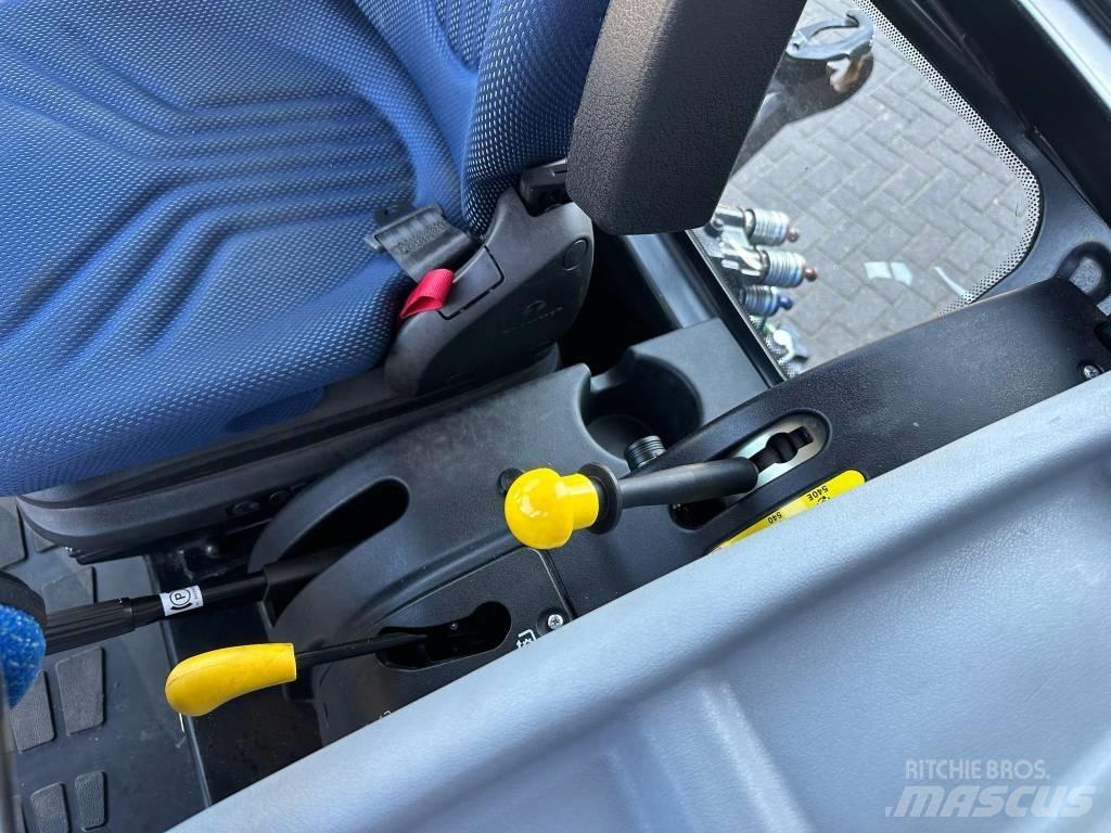 New Holland T4.75 S الجرارات