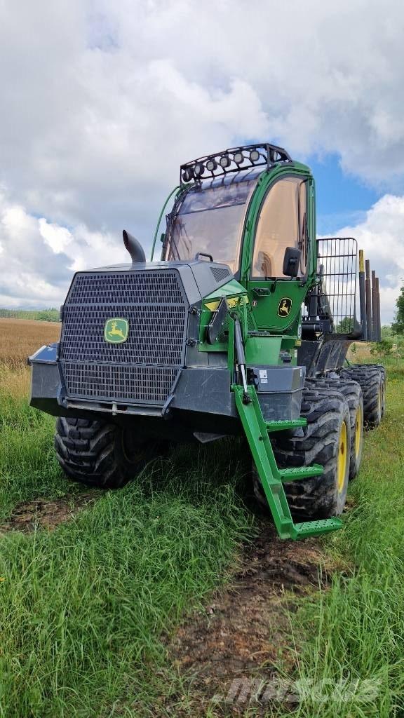 John Deere 1010G شاحنات