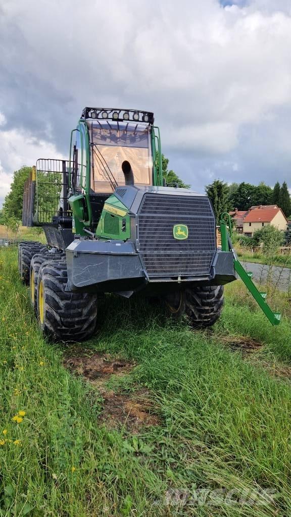 John Deere 1010G شاحنات
