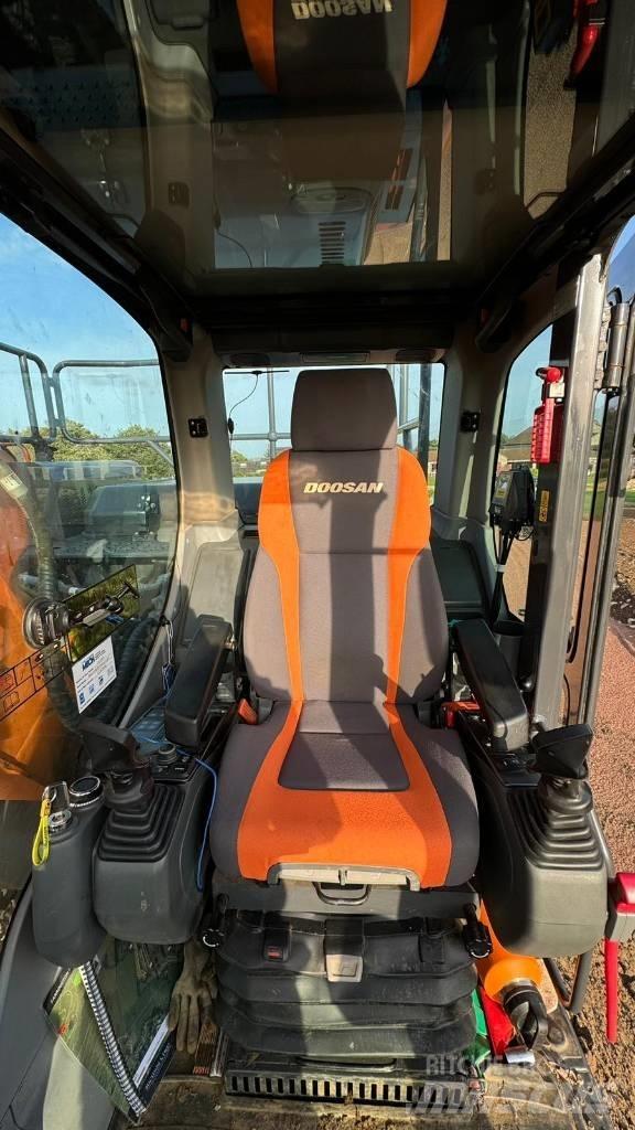 Doosan DX140LC-5 حفارات زحافة