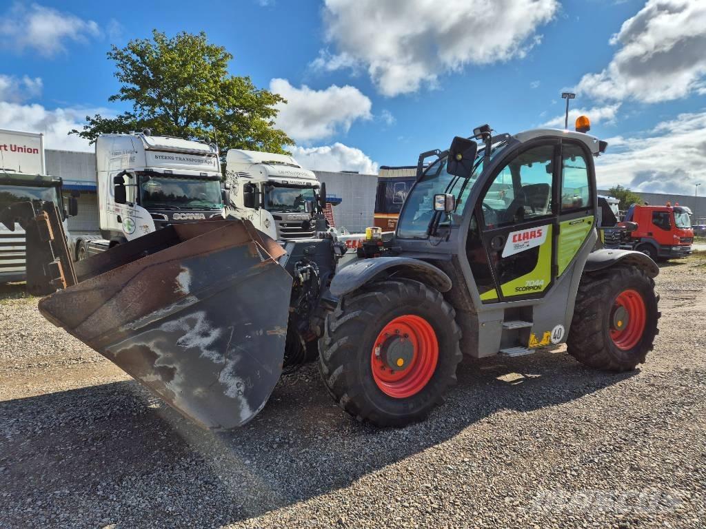 CLAAS Scorpion 7044 معدات مناولة لأغراض الزراعة
