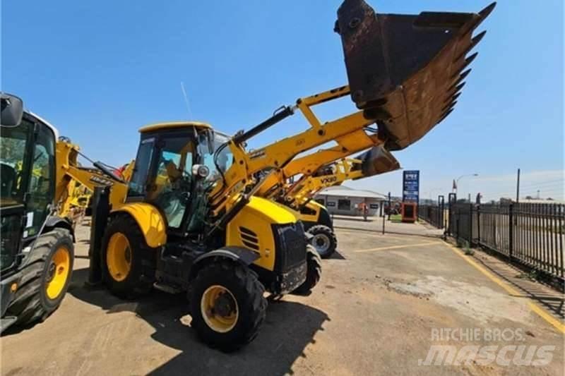 Dezzi CMI 4X4 TLB لوادر ذات جرافات عكسية