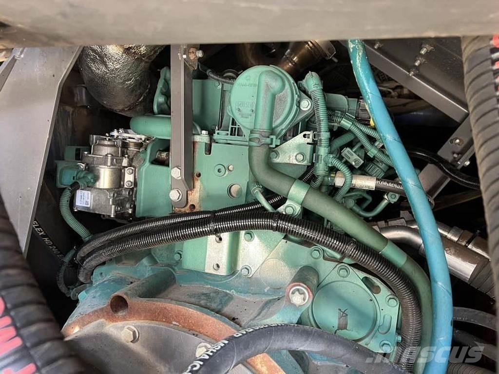 Volvo P 6870D معدات السفلتة