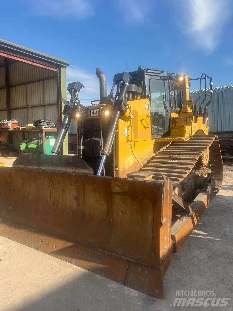 CAT D 6 T LGP بلدوزرات مجنزرة